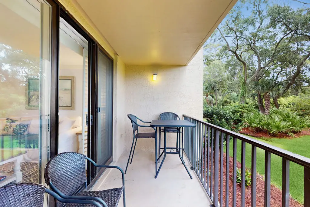 1st Floor Condo with Pools,Hot tub, 100 yards to Beach, Tennis/Pickleball Courts