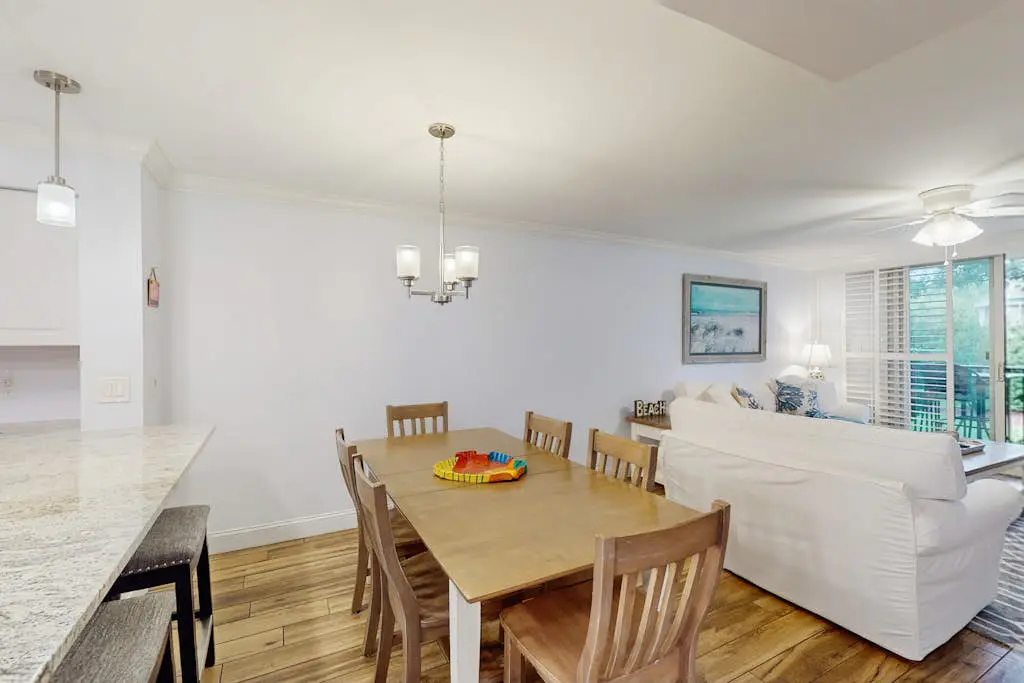 1st Floor Condo with Pools,Hot tub, 100 yards to Beach, Tennis/Pickleball Courts