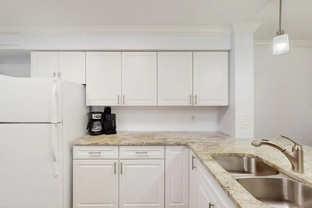 1st Floor Condo with Pools,Hot tub, 100 yards to Beach, Tennis/Pickleball Courts