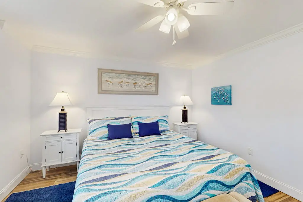 1st Floor Condo with Pools,Hot tub, 100 yards to Beach, Tennis/Pickleball Courts