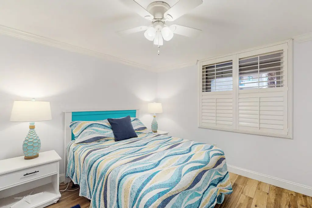 1st Floor Condo with Pools,Hot tub, 100 yards to Beach, Tennis/Pickleball Courts