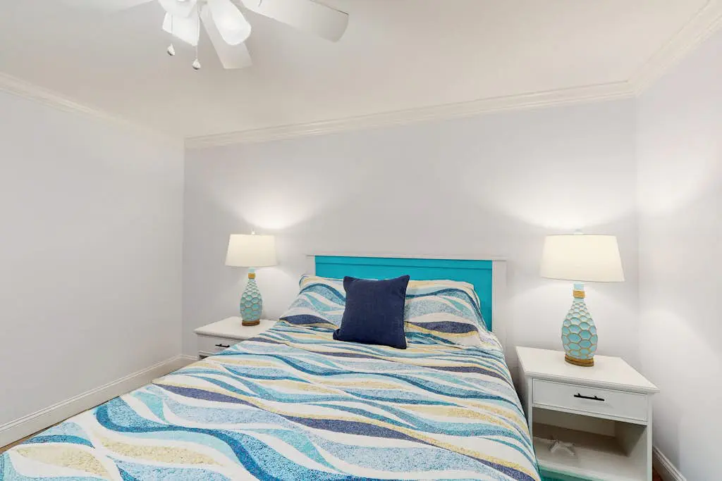 1st Floor Condo with Pools,Hot tub, 100 yards to Beach, Tennis/Pickleball Courts