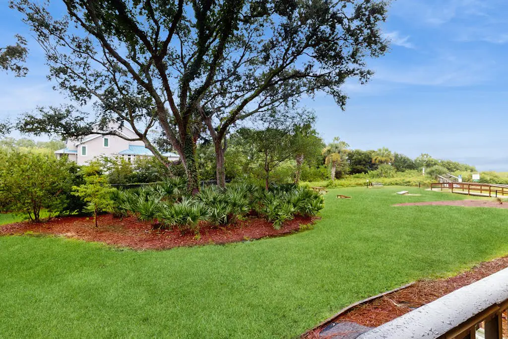 1st Floor Condo with Pools,Hot tub, 100 yards to Beach, Tennis/Pickleball Courts