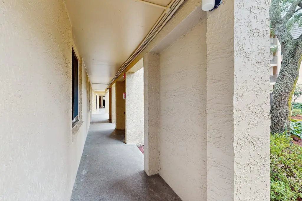 1st Floor Condo with Pools,Hot tub, 100 yards to Beach, Tennis/Pickleball Courts