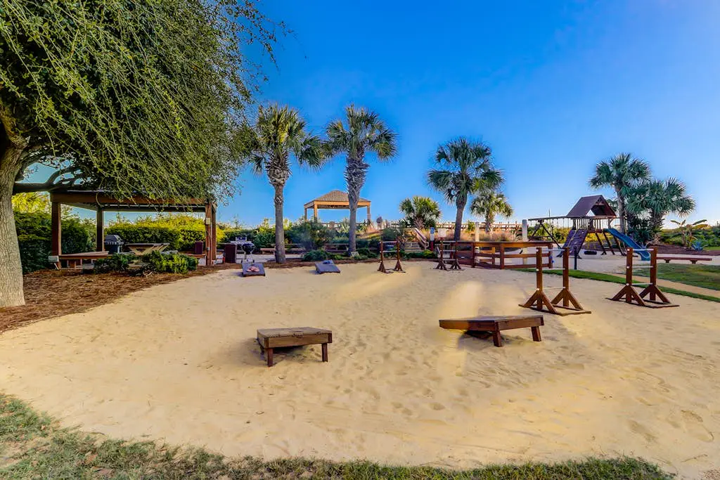 1st Floor Condo with Pools,Hot tub, 100 yards to Beach, Tennis/Pickleball Courts