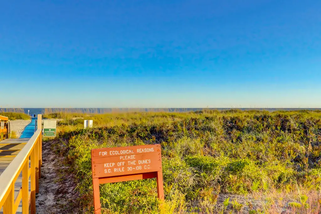 1st Floor Condo with Pools,Hot tub, 100 yards to Beach, Tennis/Pickleball Courts