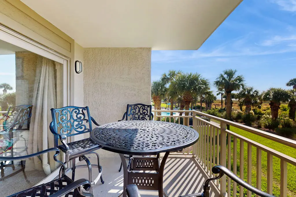 Direct Ocean View Condo with balcony, pools, hot tub, boardwalk to beach