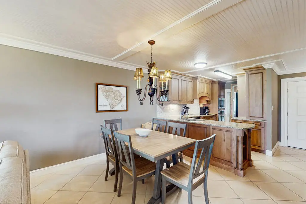 Direct Ocean View Condo with balcony, pools, hot tub, boardwalk to beach