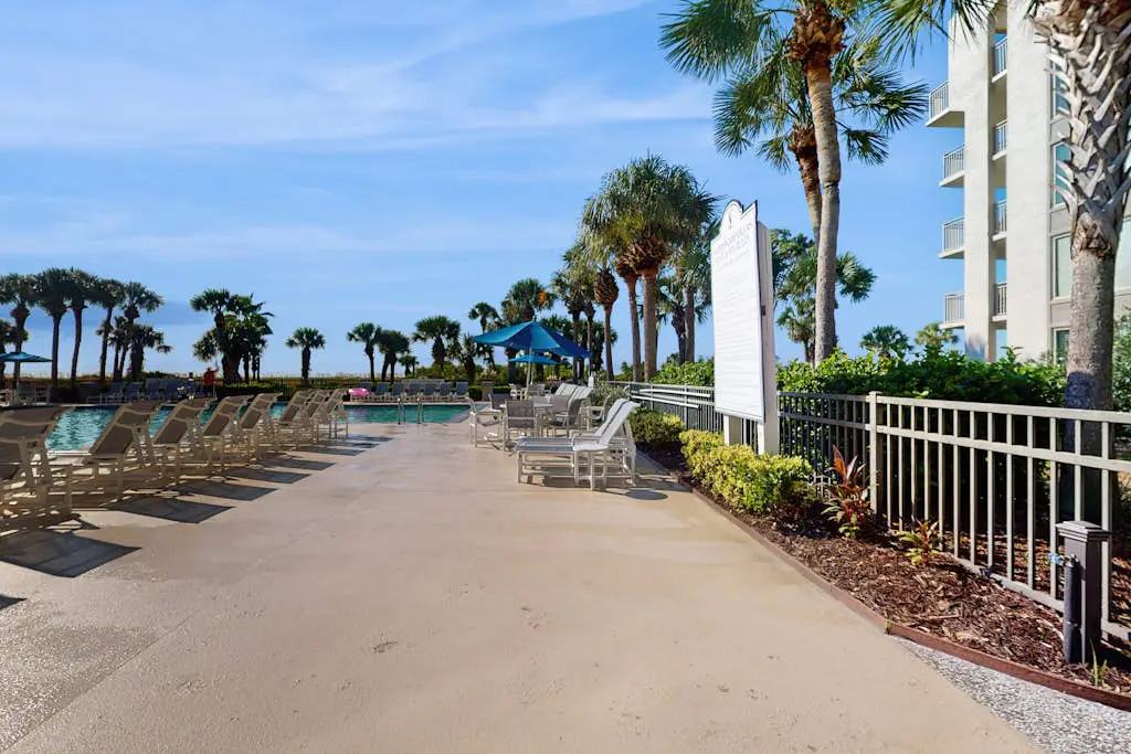 Direct Ocean View Condo with balcony, pools, hot tub, boardwalk to beach