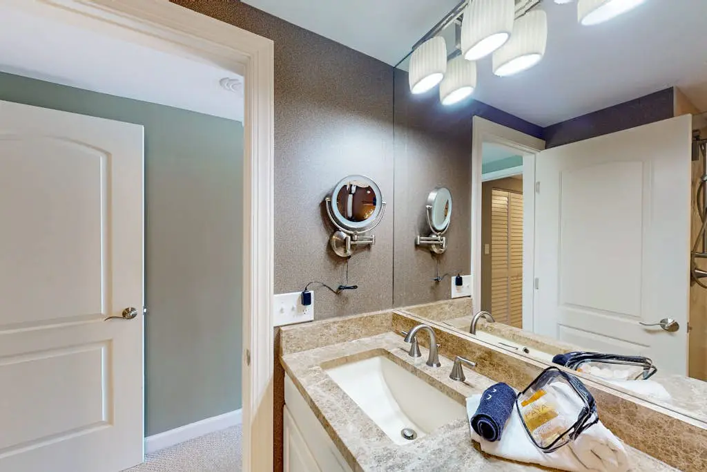 Oceanview and Pool view Condo- with beach access from boardwalk