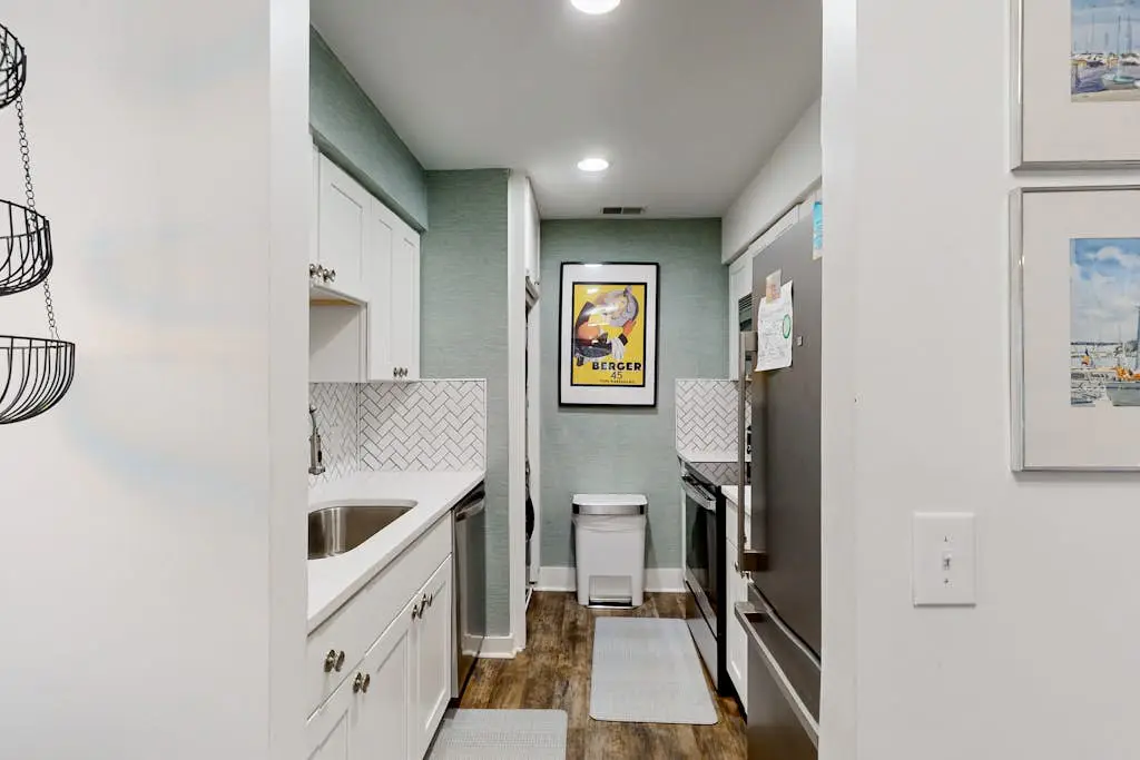 Cheerful condo with shared pool, close to beach, golf, tennis and shopping