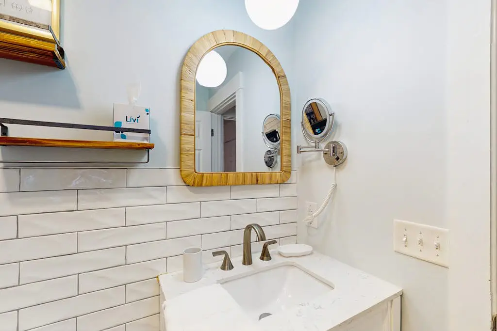Cheerful condo with shared pool, close to beach, golf, tennis and shopping