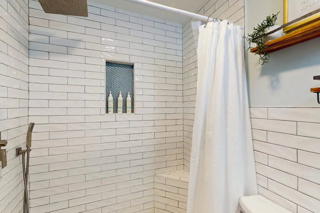 Cheerful condo with shared pool, close to beach, golf, tennis and shopping