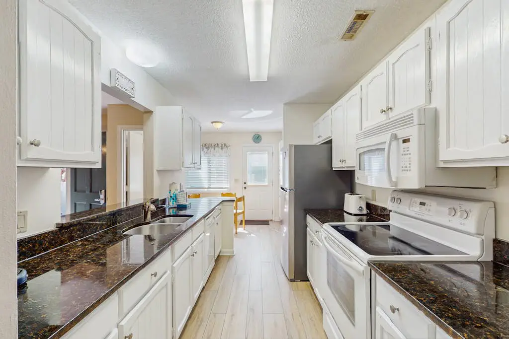 Shipyard Condo next to pool, near tennis, beach and restaurants