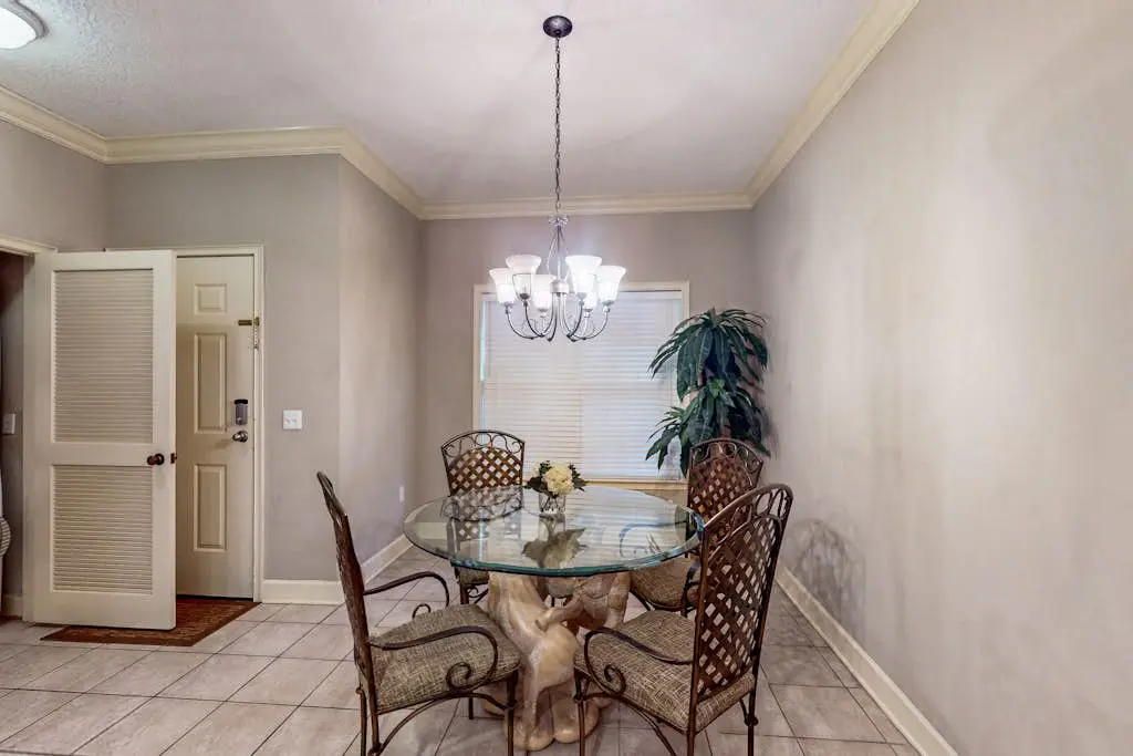 Lovely villa with balcony, rooftop pool, hot tub, & parking - 1 block to beach