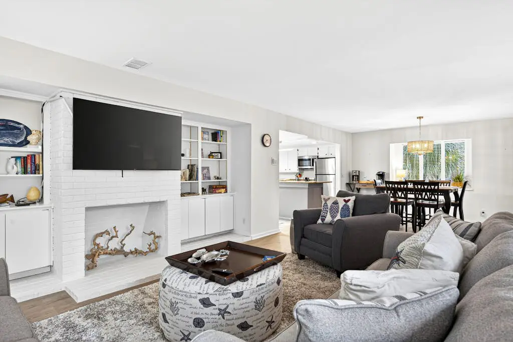 Charming Townhome with Golf Course View,On-site Pool and Short Walk to Beach!