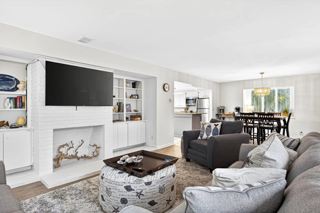 Charming Townhome with Golf Course View,On-site Pool and Short Walk to Beach!