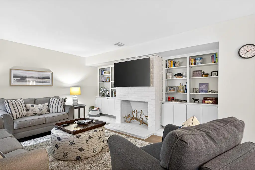 Charming Townhome with Golf Course View,On-site Pool and Short Walk to Beach!