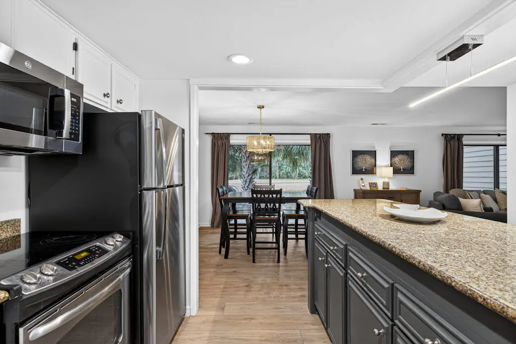 Charming Townhome with Golf Course View,On-site Pool and Short Walk to Beach!