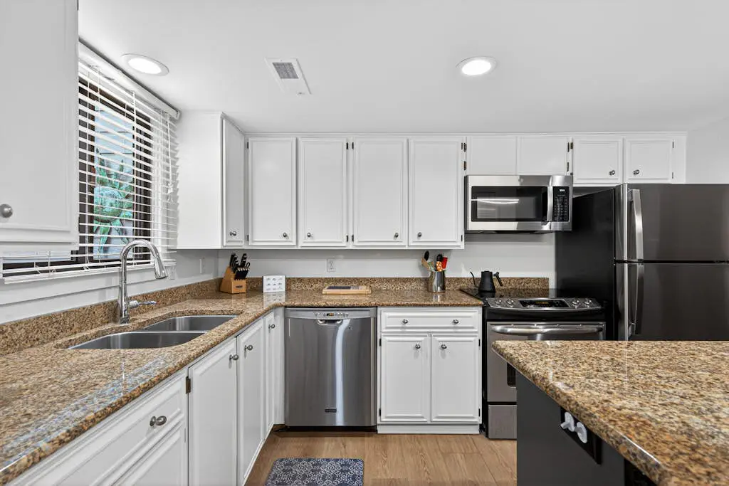 Charming Townhome with Golf Course View,On-site Pool and Short Walk to Beach!