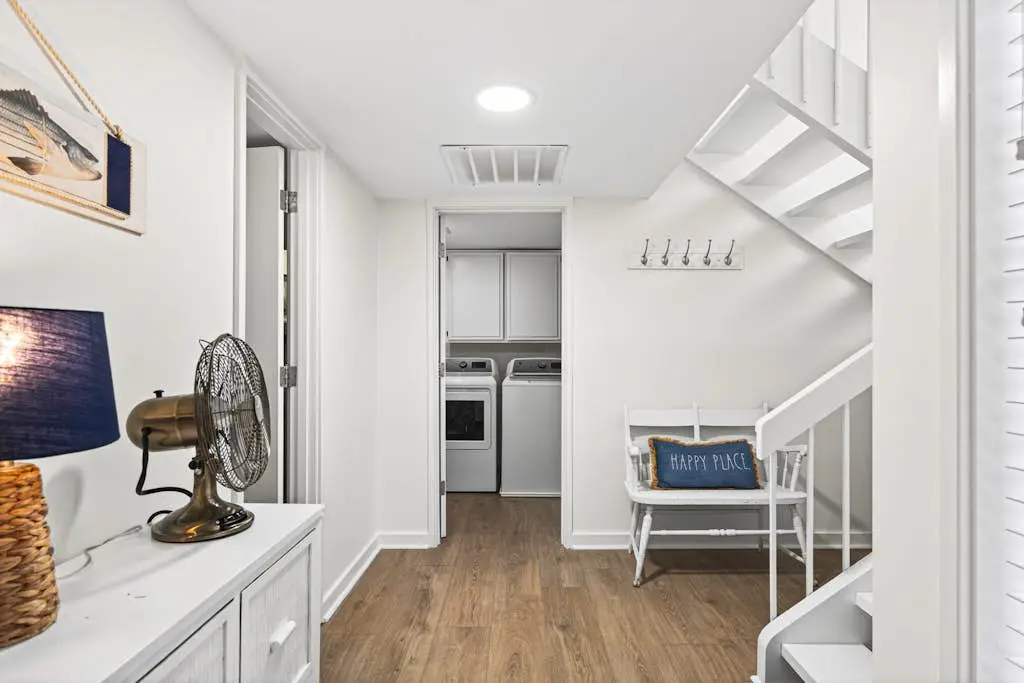 Charming Townhome with Golf Course View,On-site Pool and Short Walk to Beach!