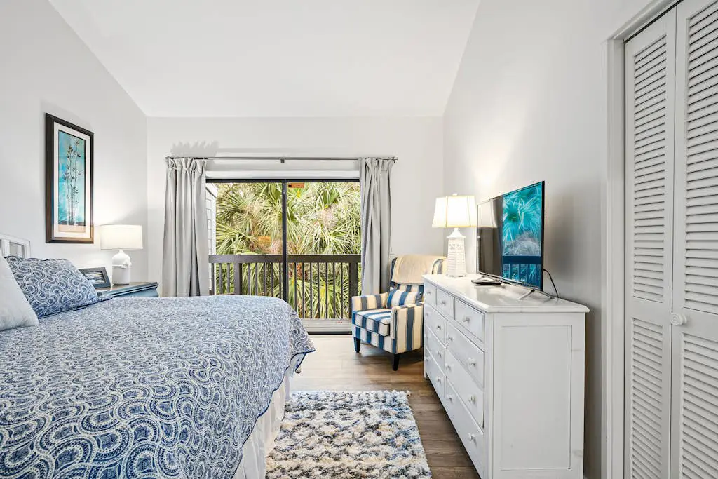 Charming Townhome with Golf Course View,On-site Pool and Short Walk to Beach!