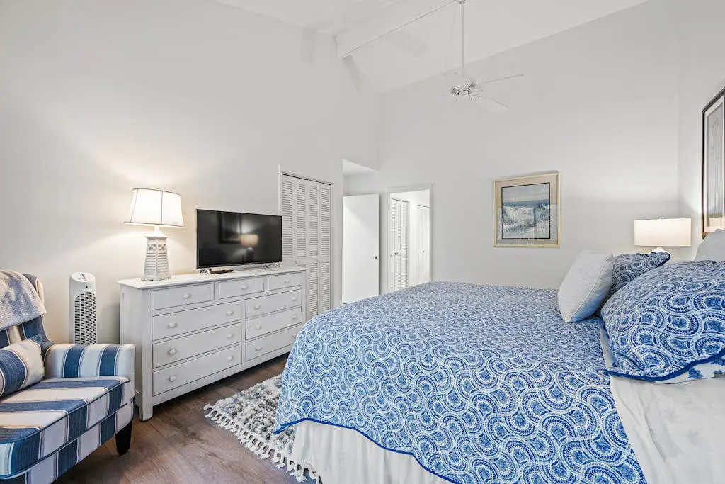Charming Townhome with Golf Course View,On-site Pool and Short Walk to Beach!