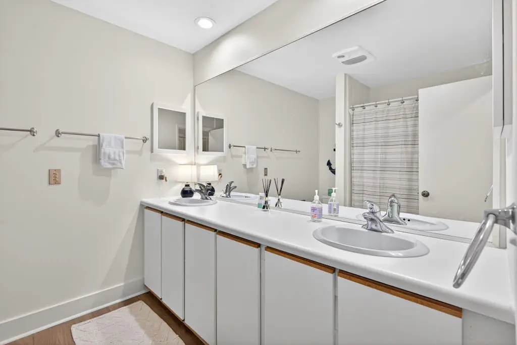 Charming Townhome with Golf Course View,On-site Pool and Short Walk to Beach!