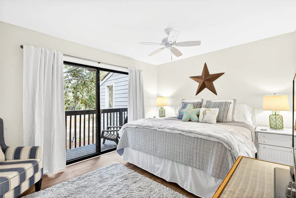 Charming Townhome with Golf Course View,On-site Pool and Short Walk to Beach!