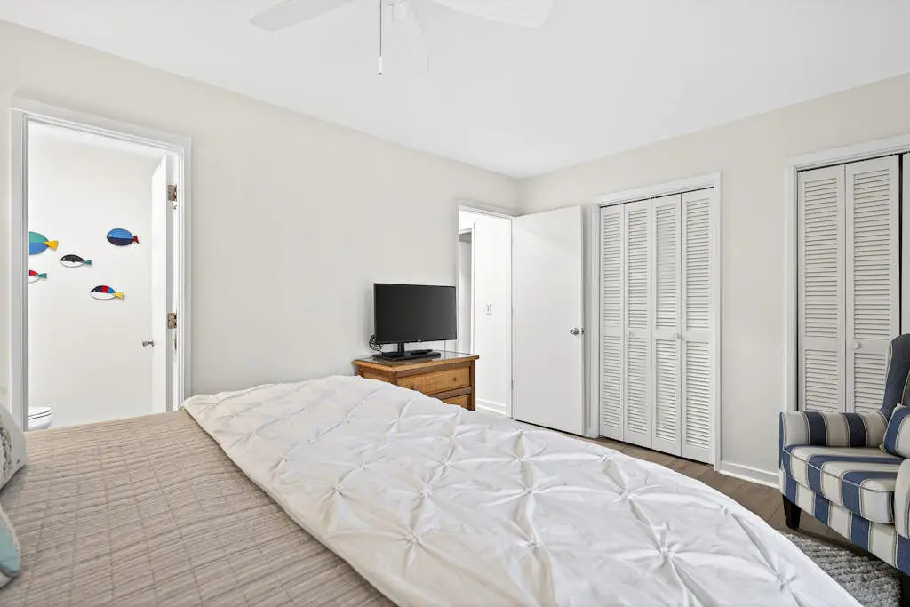 Charming Townhome with Golf Course View,On-site Pool and Short Walk to Beach!