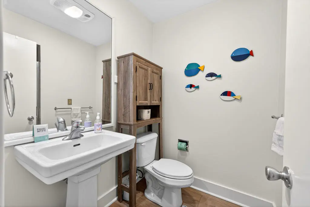 Charming Townhome with Golf Course View,On-site Pool and Short Walk to Beach!
