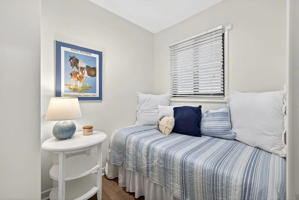 Charming Townhome with Golf Course View,On-site Pool and Short Walk to Beach!
