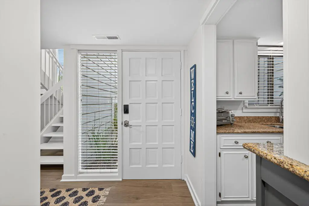 Charming Townhome with Golf Course View,On-site Pool and Short Walk to Beach!