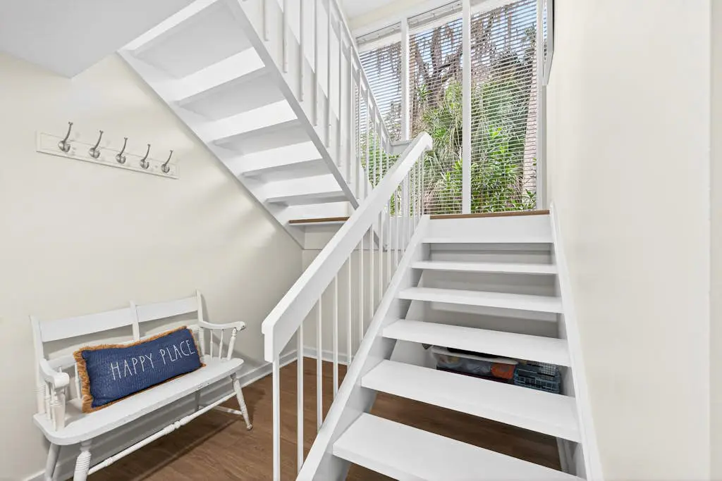Charming Townhome with Golf Course View,On-site Pool and Short Walk to Beach!