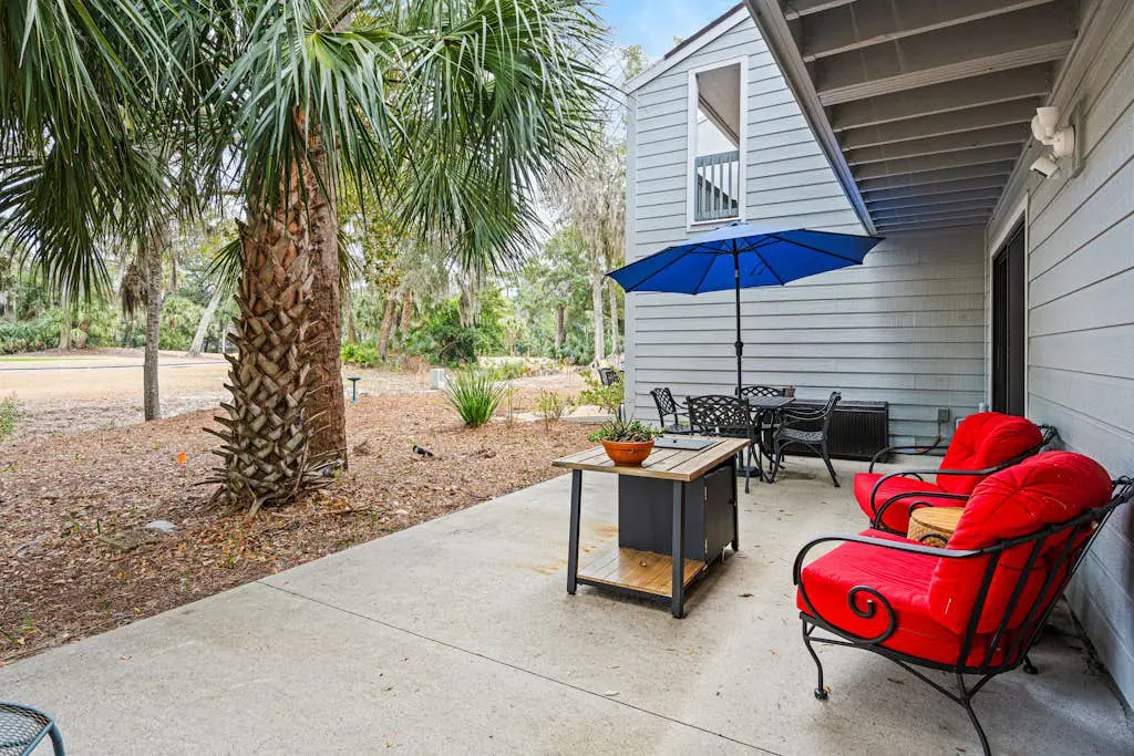 Charming Townhome with Golf Course View,On-site Pool and Short Walk to Beach!