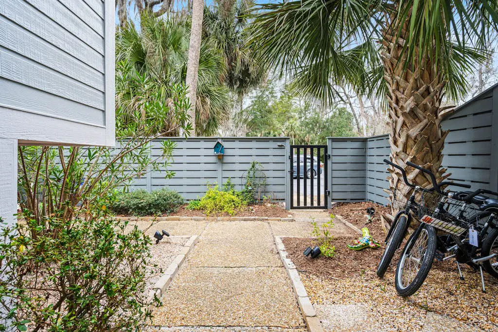 Charming Townhome with Golf Course View,On-site Pool and Short Walk to Beach!