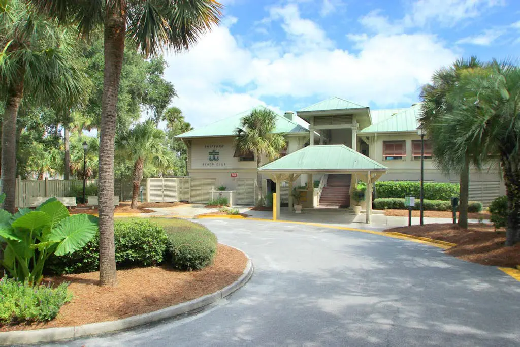 Charming Townhome with Golf Course View,On-site Pool and Short Walk to Beach!