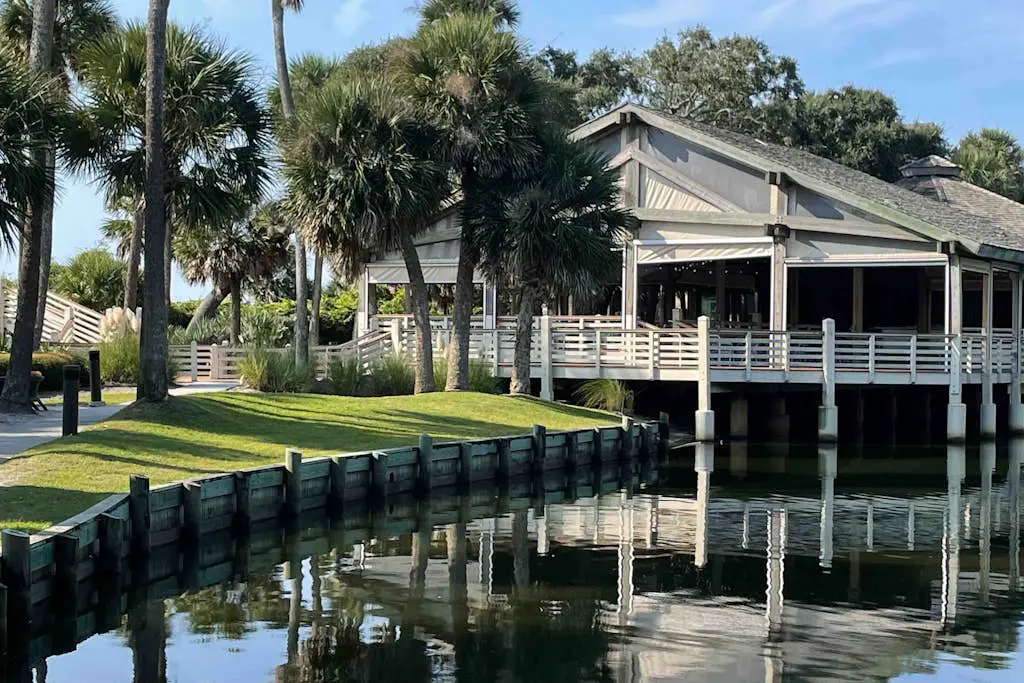 Charming Townhome with Golf Course View,On-site Pool and Short Walk to Beach!