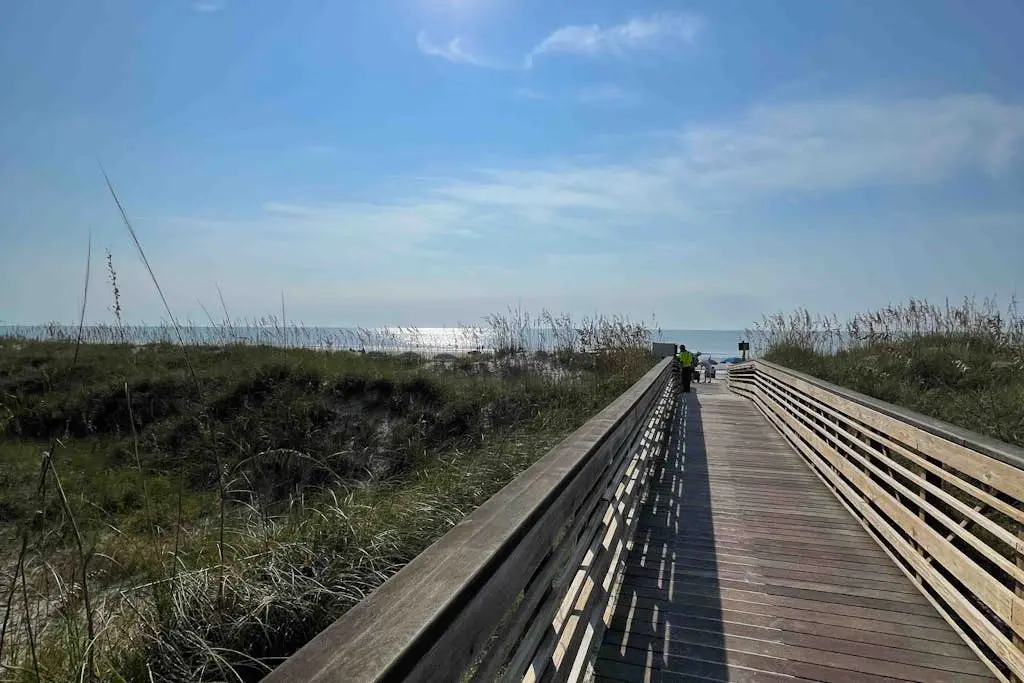 Charming Townhome with Golf Course View,On-site Pool and Short Walk to Beach!