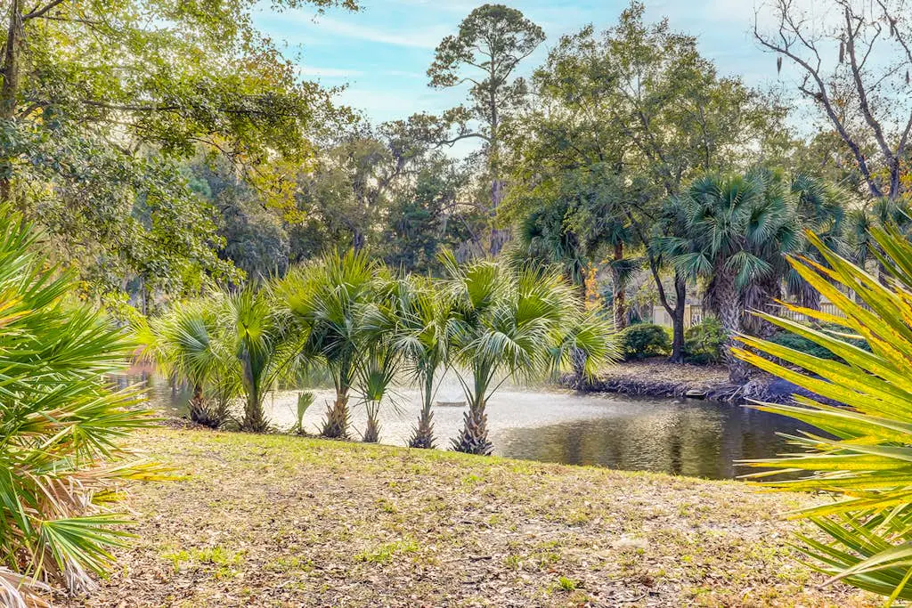 Charming Townhome with Golf Course View,On-site Pool and Short Walk to Beach!