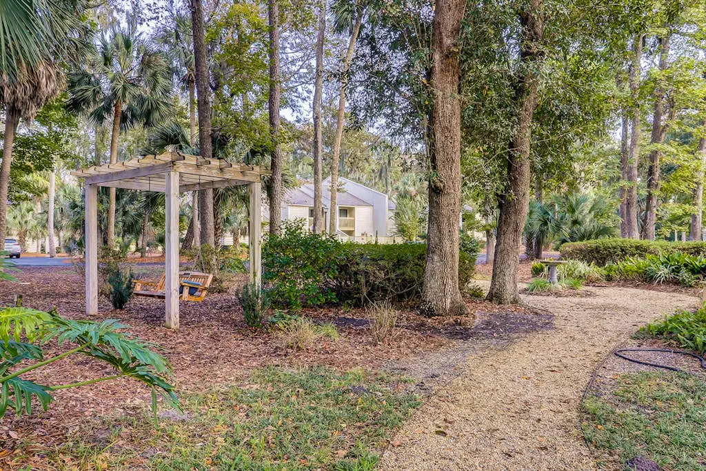 Charming Townhome with Golf Course View,On-site Pool and Short Walk to Beach!