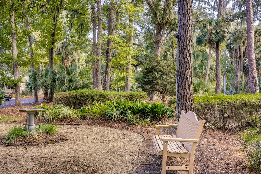 Charming Townhome with Golf Course View,On-site Pool and Short Walk to Beach!