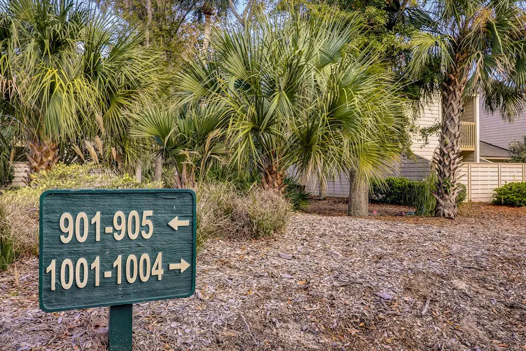 Charming Townhome with Golf Course View,On-site Pool and Short Walk to Beach!