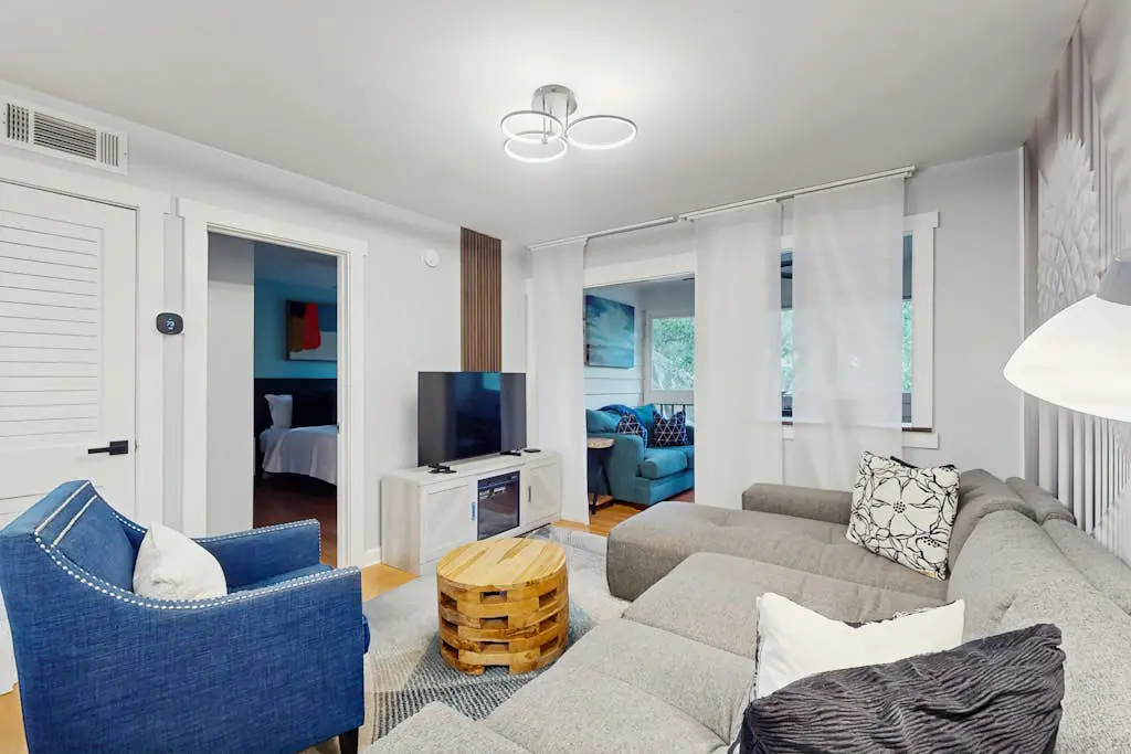 3rd Floor Condo with pools, tennis/pickleball courts, access to beach
