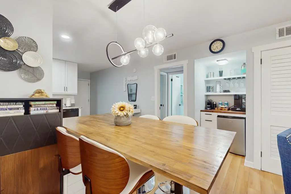 3rd Floor Condo with pools, tennis/pickleball courts, access to beach