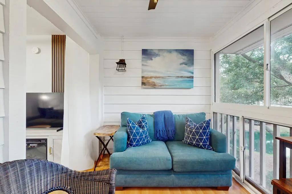 3rd Floor Condo with pools, tennis/pickleball courts, access to beach
