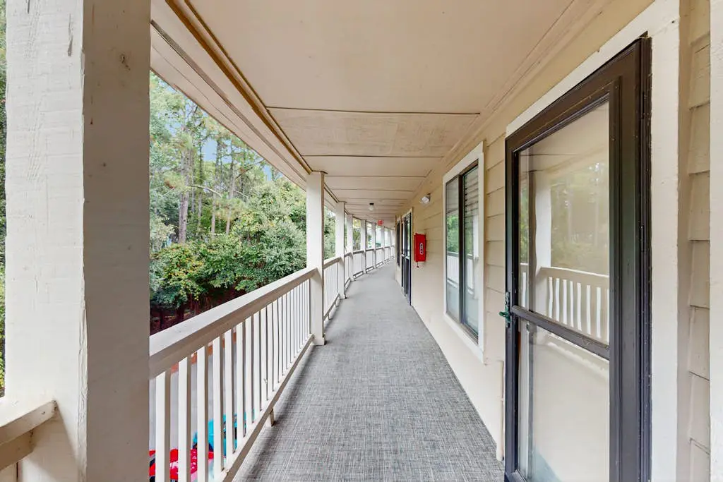 3rd Floor Condo with pools, tennis/pickleball courts, access to beach