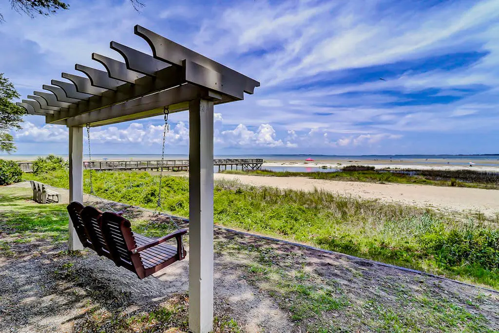 3rd Floor Condo with pools, tennis/pickleball courts, access to beach