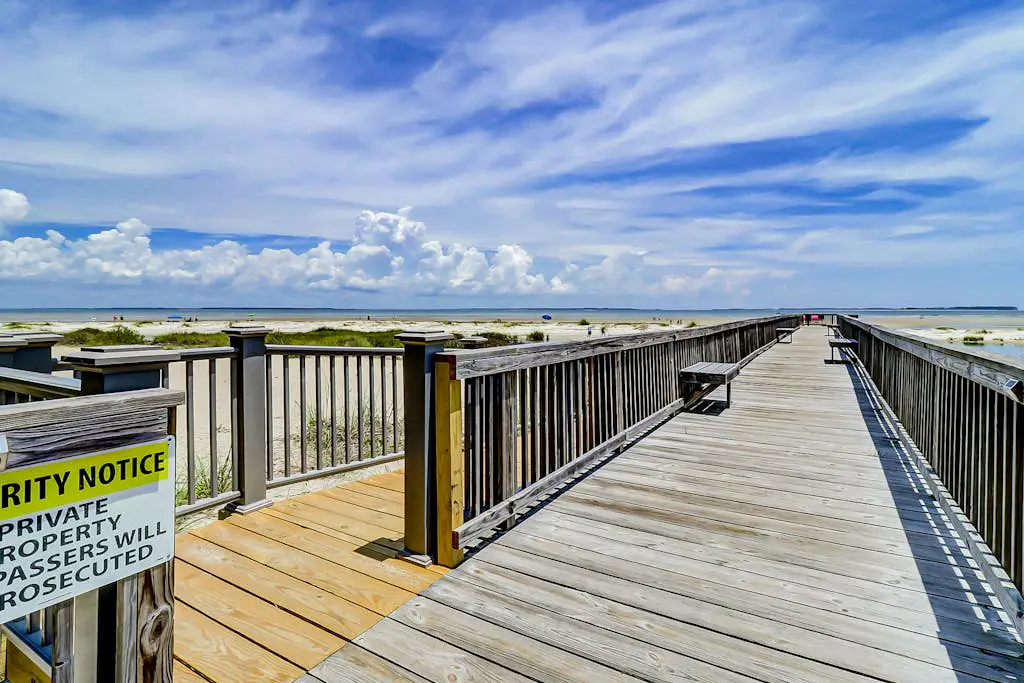 3rd Floor Condo with pools, tennis/pickleball courts, access to beach