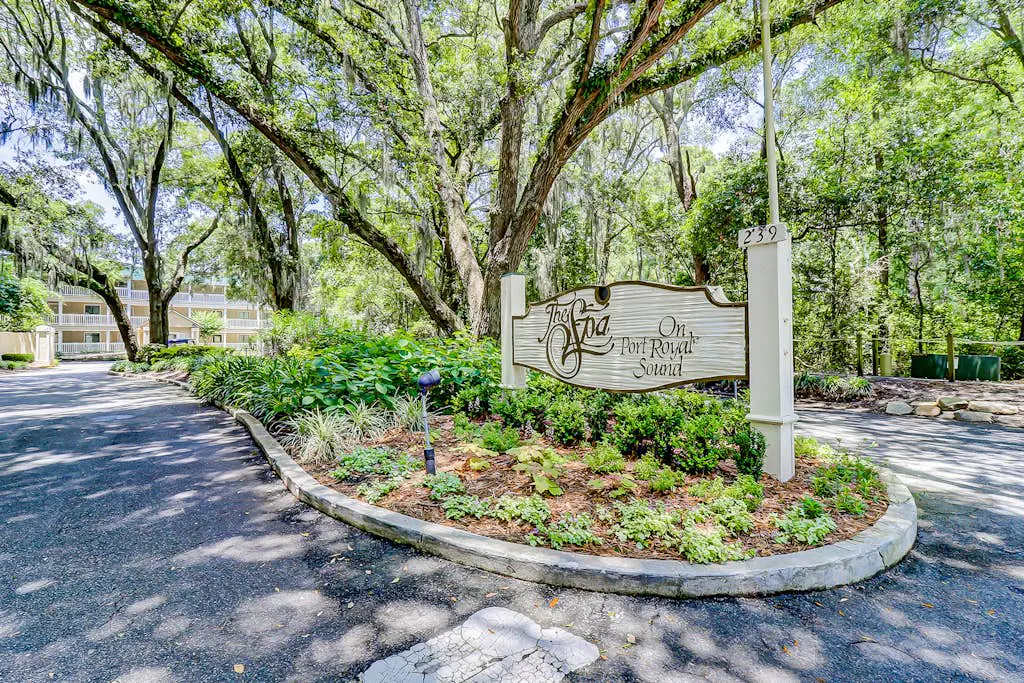 3rd Floor Condo with pools, tennis/pickleball courts, access to beach